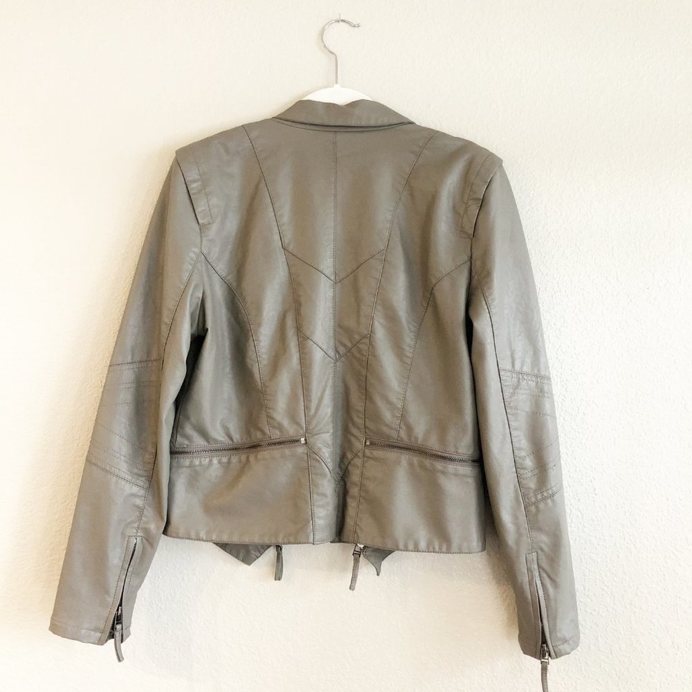 BLANK NYC Taupe Grey Moto Jacket Vegan Leather Zippers L - Picture 3 of 5